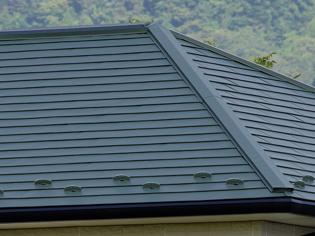 屋根カバー工法（スーパーガルテクト）の写真